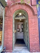 428 Warren St in Hudson, NY - Building Photo - Building Photo