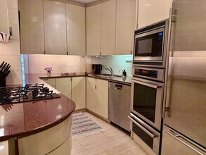 323 E 51st St in New York, NY - Building Photo - Building Photo