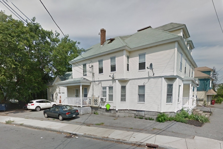 611 Chelmsford St in Lowell, MA - Foto de edificio