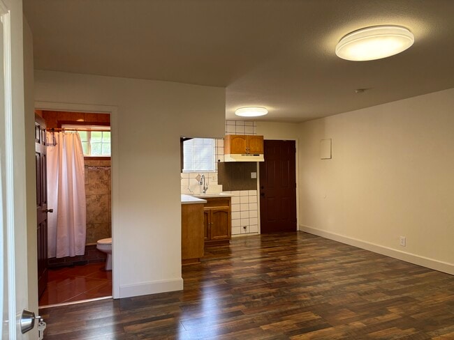 12646 Ralston Ave in Sylmar, CA - Foto de edificio - Building Photo