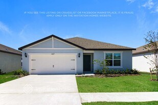 3687 Benham Rise Rd in Spring Hill, FL - Building Photo