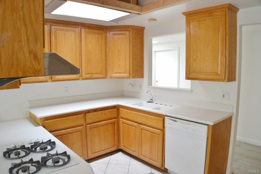 6051 Softwind Dr in Huntington Beach, CA - Building Photo