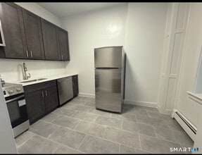 156 Garfield Ave in New London, CT - Building Photo - Building Photo