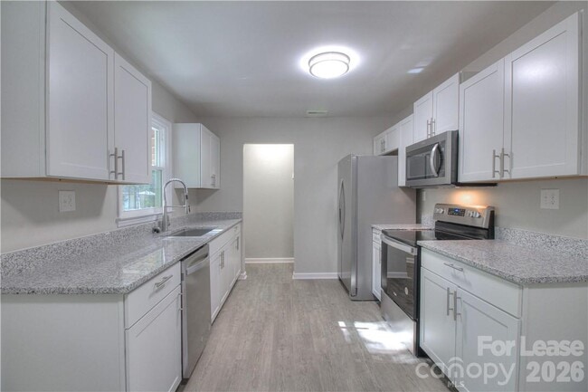 1300 Sharon Dr in Waxhaw, NC - Building Photo - Building Photo