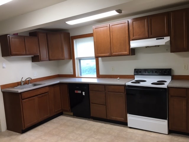 108 S Dodge St in Iowa City, IA - Building Photo - Building Photo