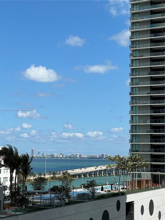 501 NE 31st St, Unit 903 in Miami, FL - Building Photo