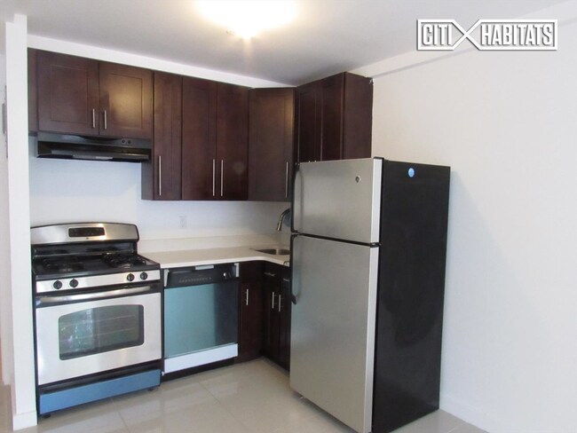 415 Gates Ave-Unit -4F in Brooklyn, NY - Building Photo - Building Photo