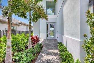 10033 Heron Flock Dr in Palm Beach Gardens, FL - Building Photo - Building Photo