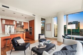 10610 NE 9th Pl, Unit 1602 in Bellevue, WA - Building Photo - Building Photo