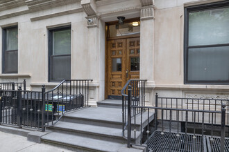 227 E 88th St in New York, NY - Building Photo - Building Photo