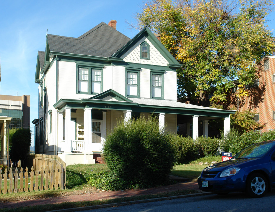 207 mountain Ave SW in Roanoke, VA - Foto de edificio