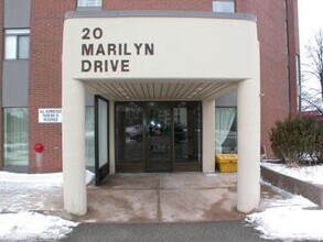 20 Marilyn Dr in Guelph, ON - Building Photo - Building Photo