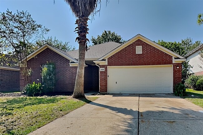 4926 Linden Pl