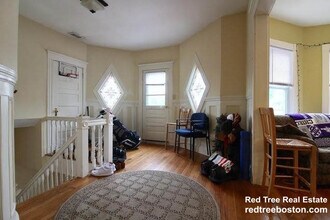 24 Burton St, Unit 3 in Boston, MA - Foto de edificio - Building Photo