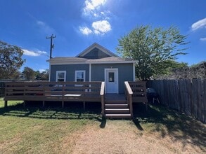1003 W Elsmere Pl in San Antonio, TX - Building Photo - Building Photo