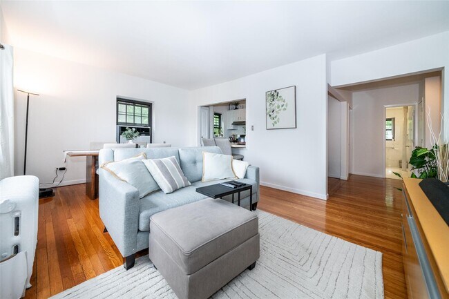 1456 Boston Post Rd in Larchmont, NY - Building Photo - Building Photo