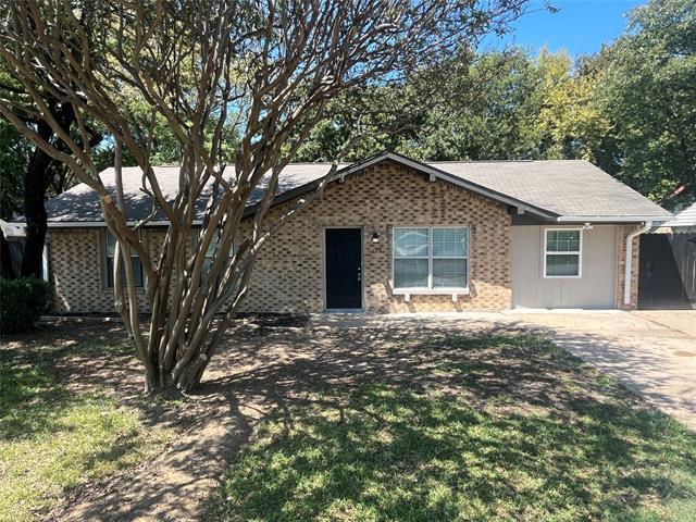 114 W Adkins St in Seagoville, TX - Building Photo