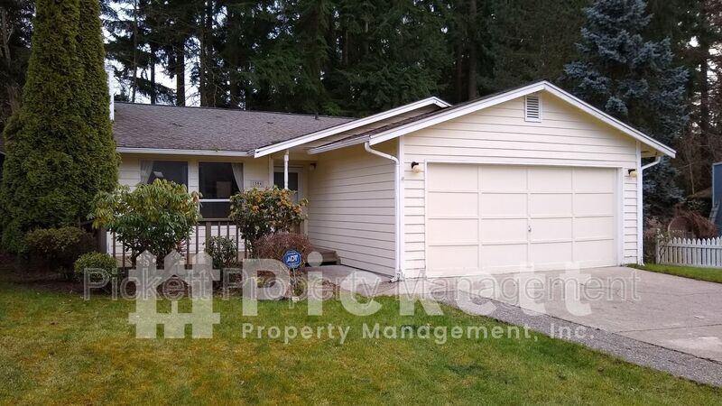 1504 NW Lakehill Cir in Silverdale, WA - Building Photo