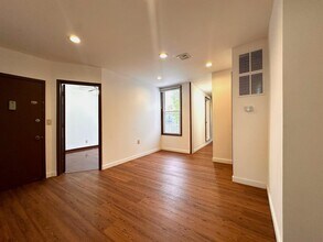 125 Zabriskie St in Jersey City, NJ - Building Photo - Building Photo