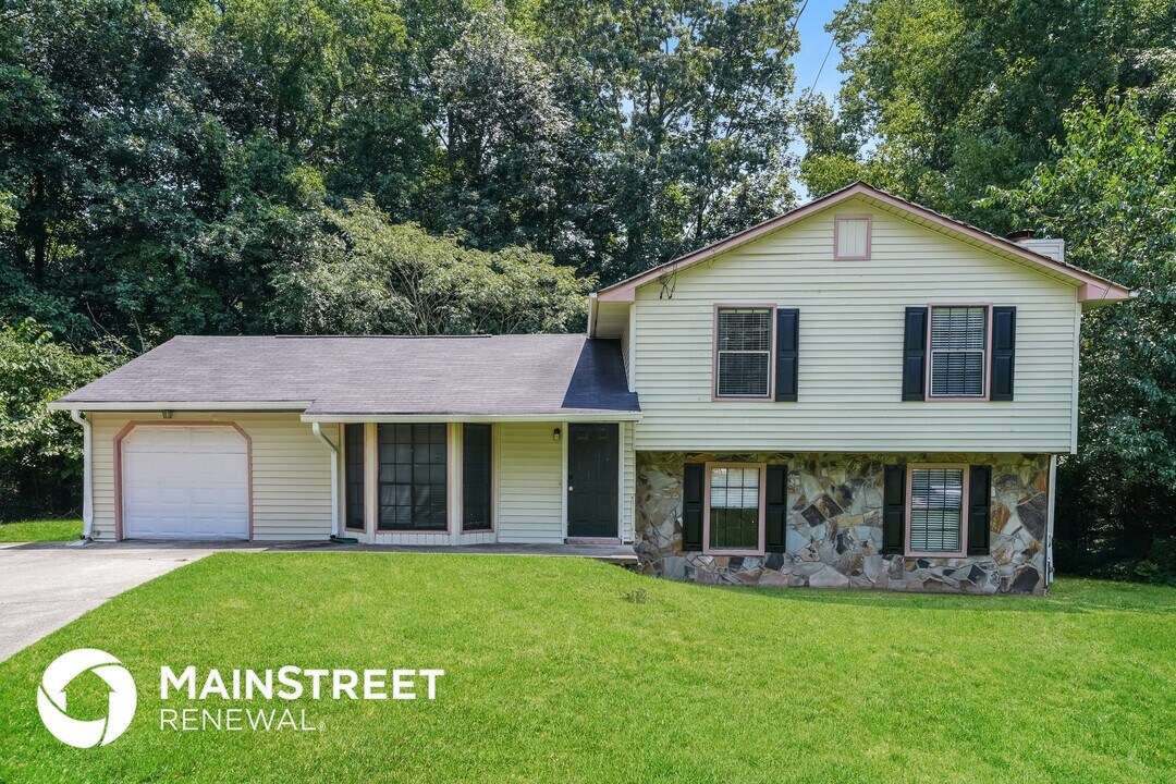 5517 Hadrian Ct in Lithonia, GA - Building Photo