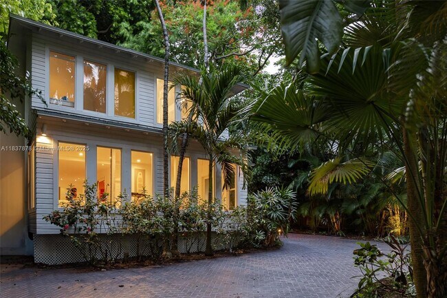 4286 Douglas Rd in Miami, FL - Building Photo - Building Photo