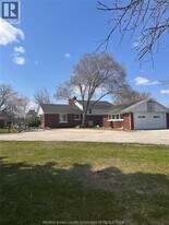 342 Main St E in Kingsville, ON - Building Photo