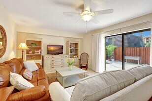 2332 23rd Ct in Jupiter, FL - Building Photo