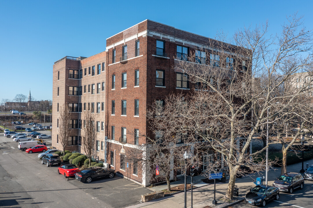 Lofts 881 in Bridgeport, CT - Building Photo