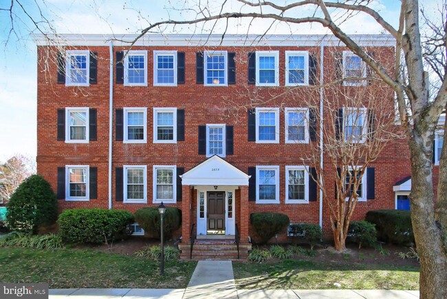 2873 S Buchanan St in Arlington, VA - Building Photo - Building Photo