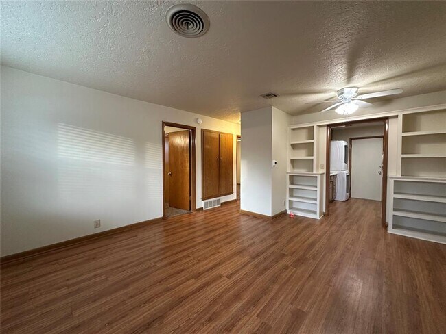 2023 Delaware Ln in Norman, OK - Building Photo - Building Photo