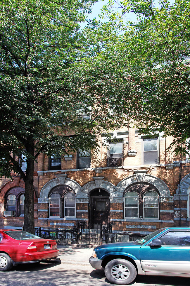 227 Stanhope St in Brooklyn, NY - Building Photo - Building Photo