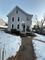 63 Woodbine St in Naugatuck, CT - Building Photo