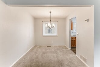 2726 Upland Ct in Minneapolis, MN - Building Photo - Building Photo