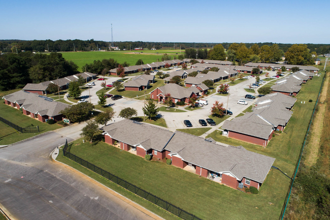 17962 Arrowhead Drive in Athens, AL - Building Photo - Building Photo