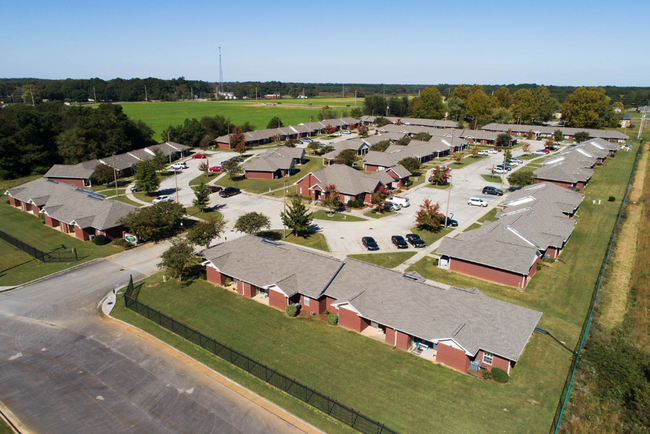 17962 Arrowhead Drive in Athens, AL - Foto de edificio - Building Photo