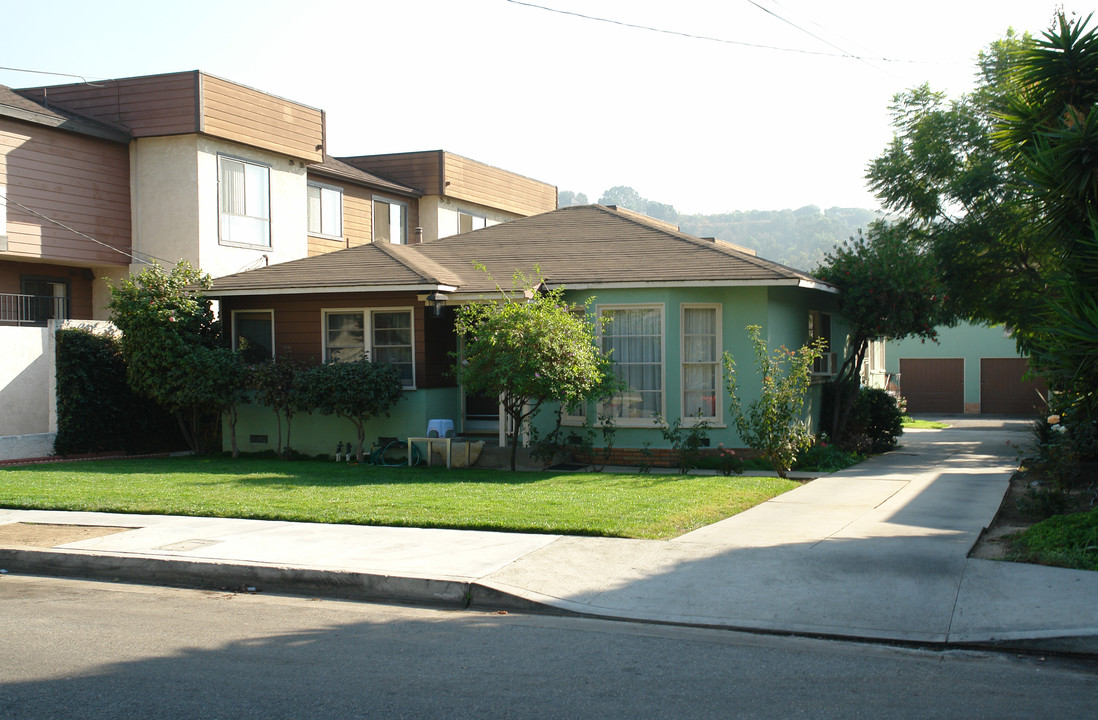 704 E Acacia Ave in Glendale, CA - Building Photo