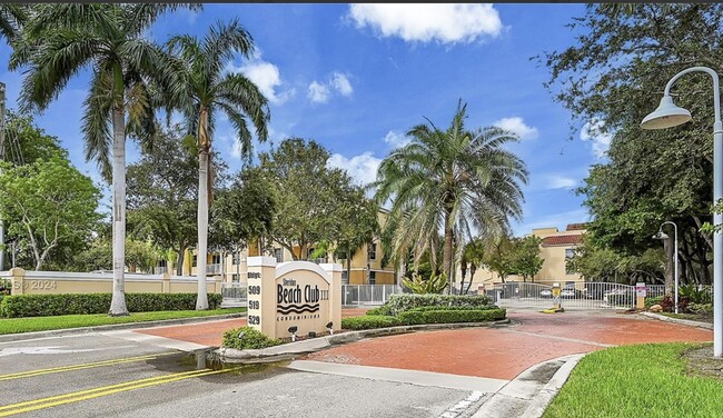 529 E Sheridan St, Unit 106 in Dania Beach, FL - Building Photo - Building Photo