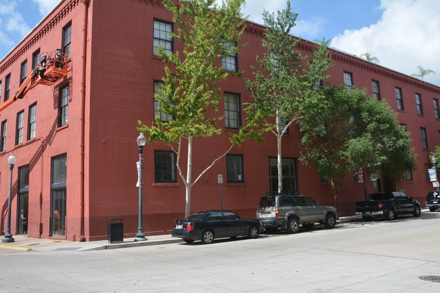 320-332 Julia St in New Orleans, LA - Building Photo - Building Photo