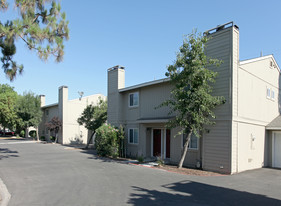 232 N Lemoore Ave Apartamentos