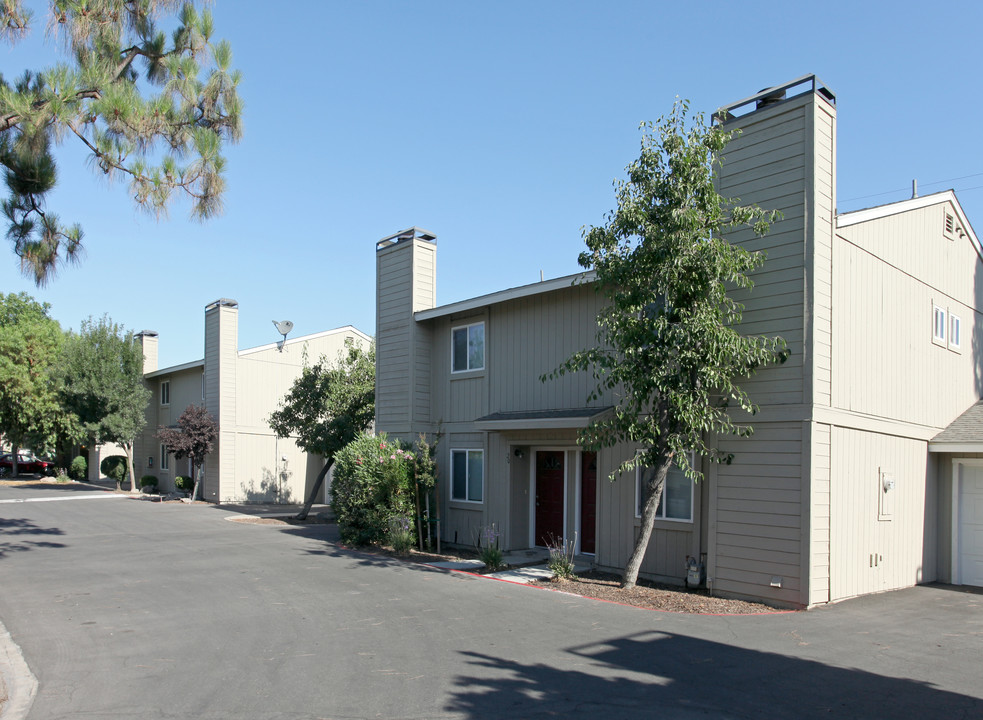 Village Park in Lemoore, CA - Foto de edificio