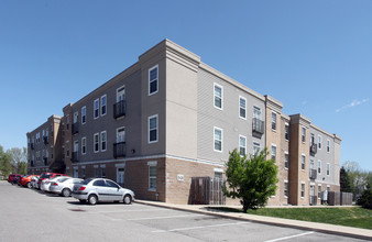 College Crossing in Indianapolis, IN - Foto de edificio - Building Photo