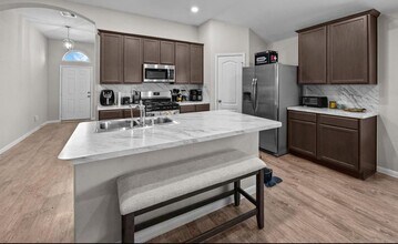 689 Forest Bend Ln in La Marque, TX - Building Photo - Building Photo