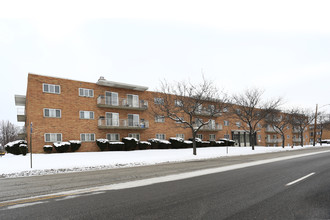 Beachland Manor in Cleveland, OH - Foto de edificio - Building Photo