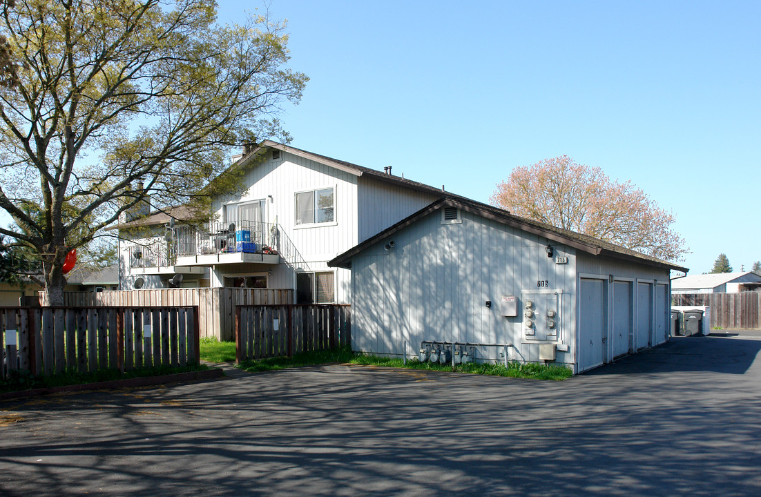 751 Boyd St in Santa Rosa, CA - Building Photo