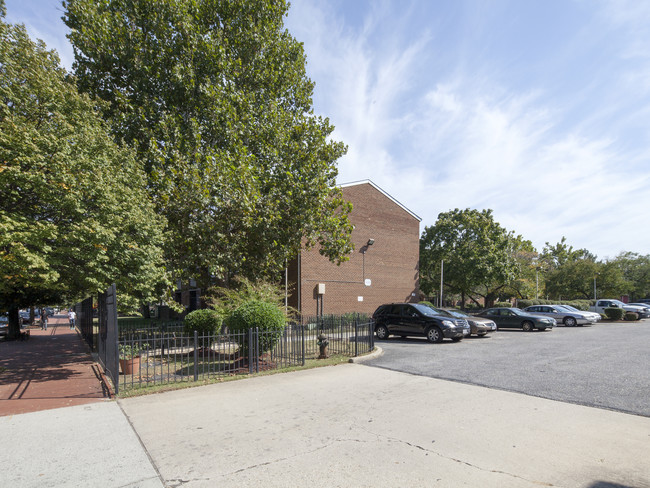 Northwest Coop No 15 in Washington, DC - Foto de edificio - Building Photo