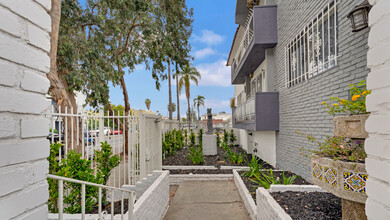 Oxford Apartments in Los Angeles, CA - Building Photo - Building Photo