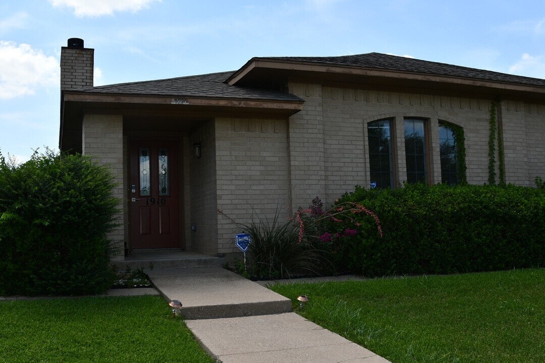 1912 Teton Trail in Lewisville, TX - Building Photo