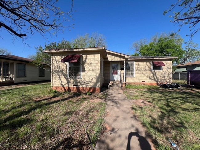 property at 1317 N Pioneer Dr