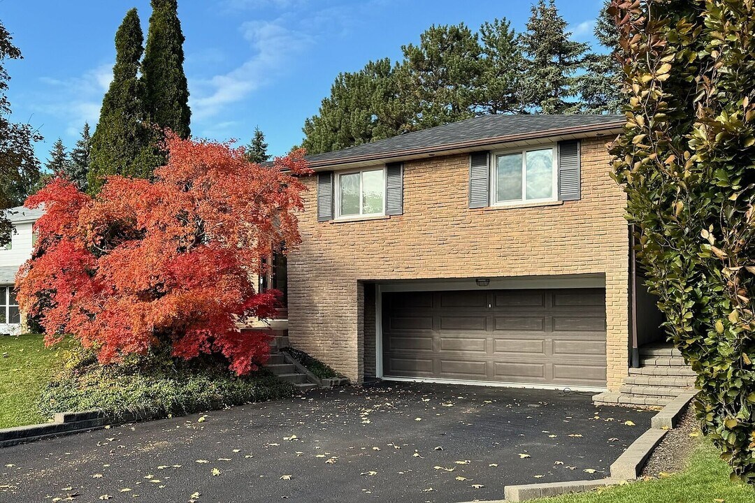 36 Shieldmark Crescent in Markham, ON - Building Photo