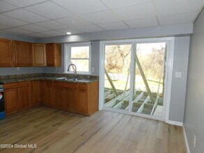 106 Dunsbach Rd in Halfmoon, NY - Foto de edificio - Building Photo